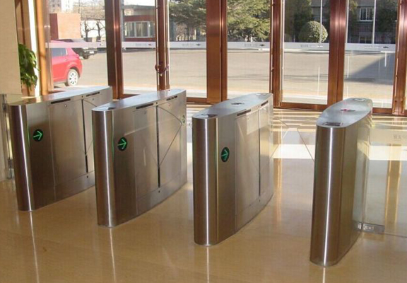 翼閘上電后擺臂來(lái)回轉(zhuǎn)動(dòng)或開(kāi)閘后不限位