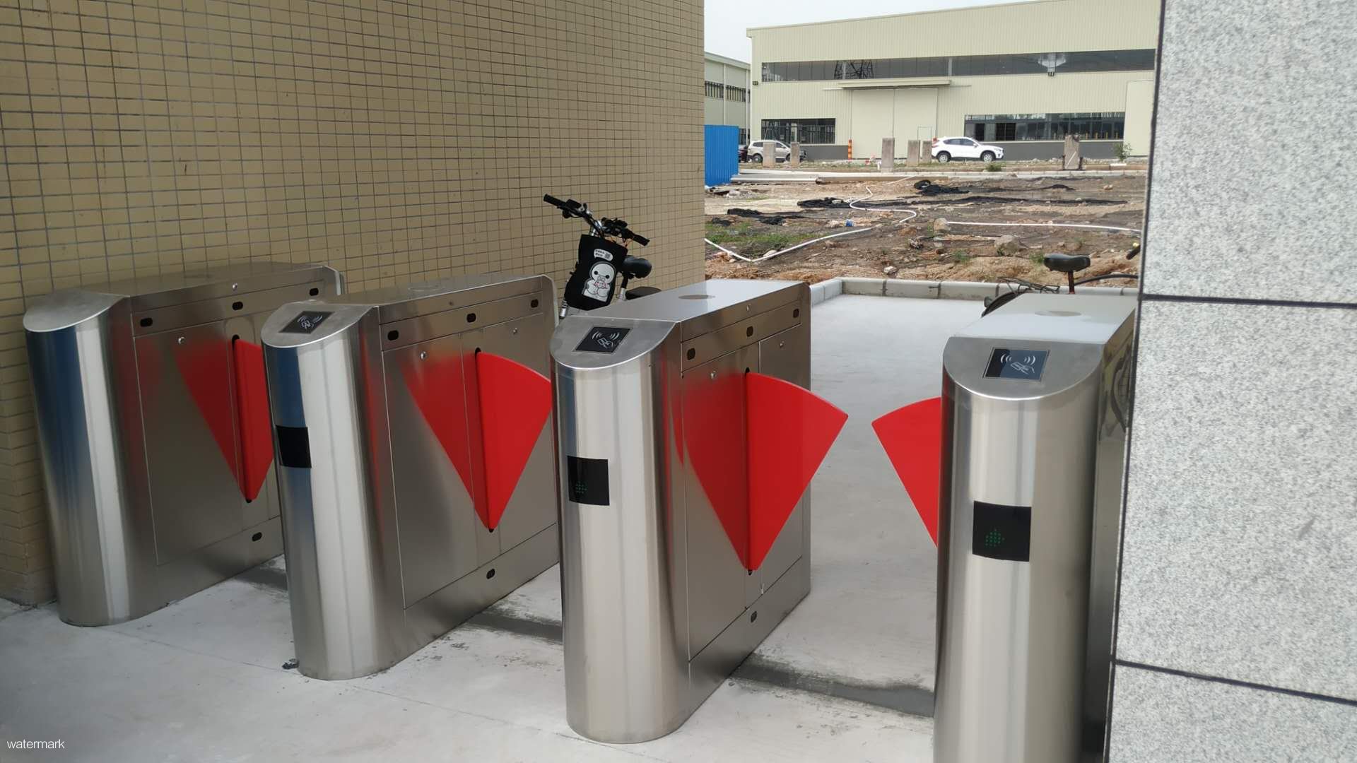 偉創集團斜面圓弧翼閘項目