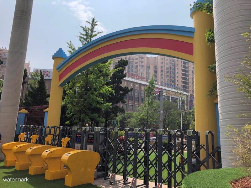 昆明磊鑫心悅幼兒園動態人臉識+烤漆小擺閘