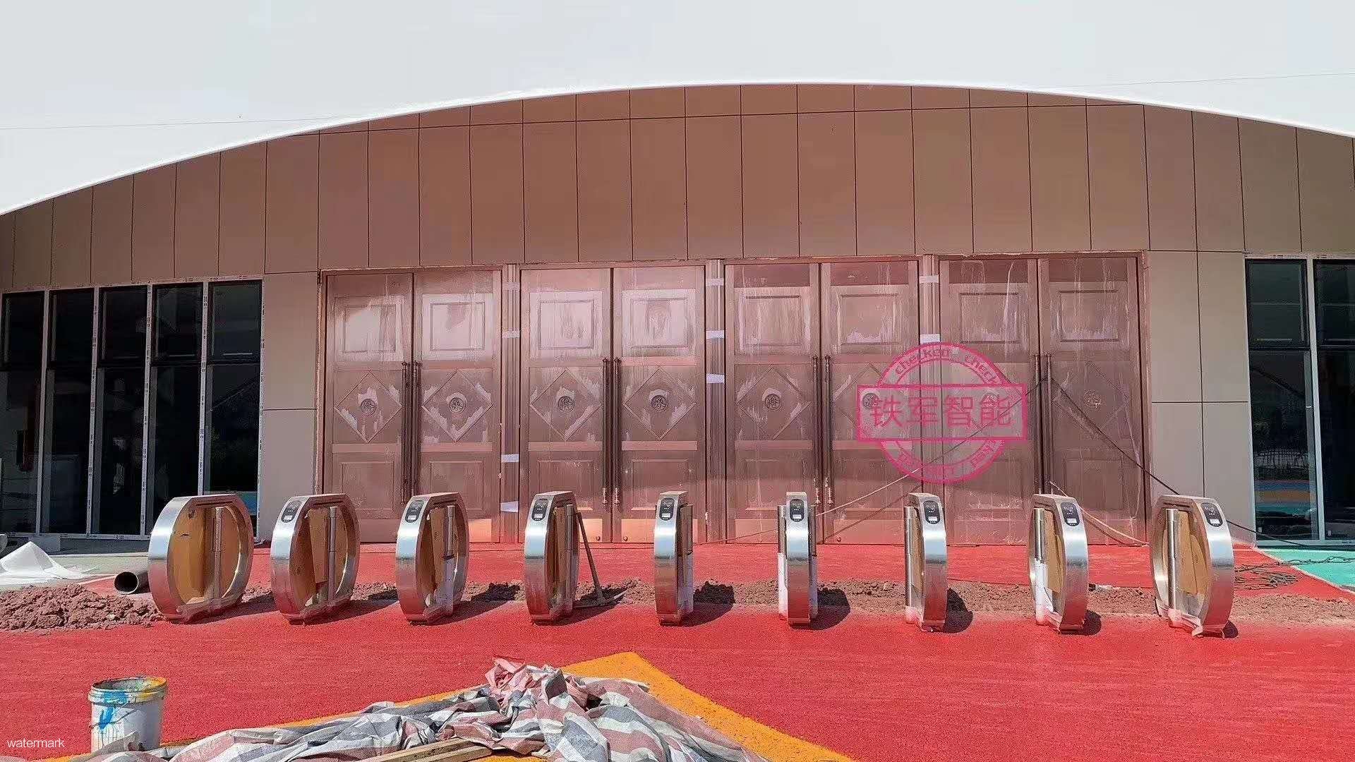 隆承國際馬戲大劇院定制票務(wù)12通道速通門案例