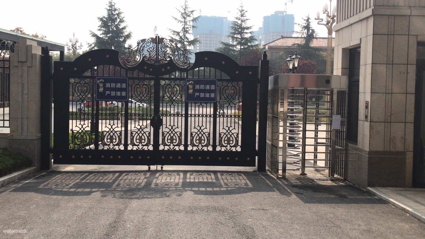 四川南充嘉陵區嘉南路五段南充恒大城單通道全高轉閘案例