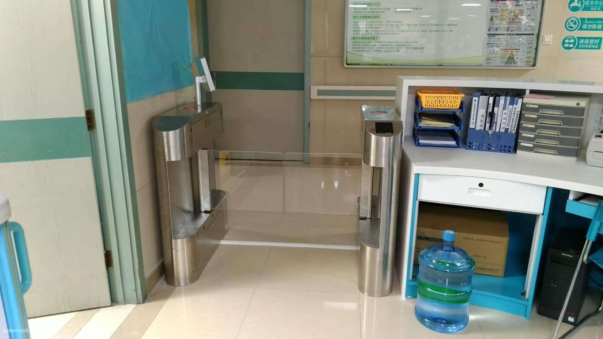 重慶某大醫院護士站人臉識別+擺閘案例