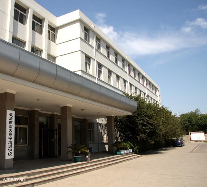 天津市南大奧宇培訓(xùn)學(xué)校——人臉識別圓柱擺閘項目